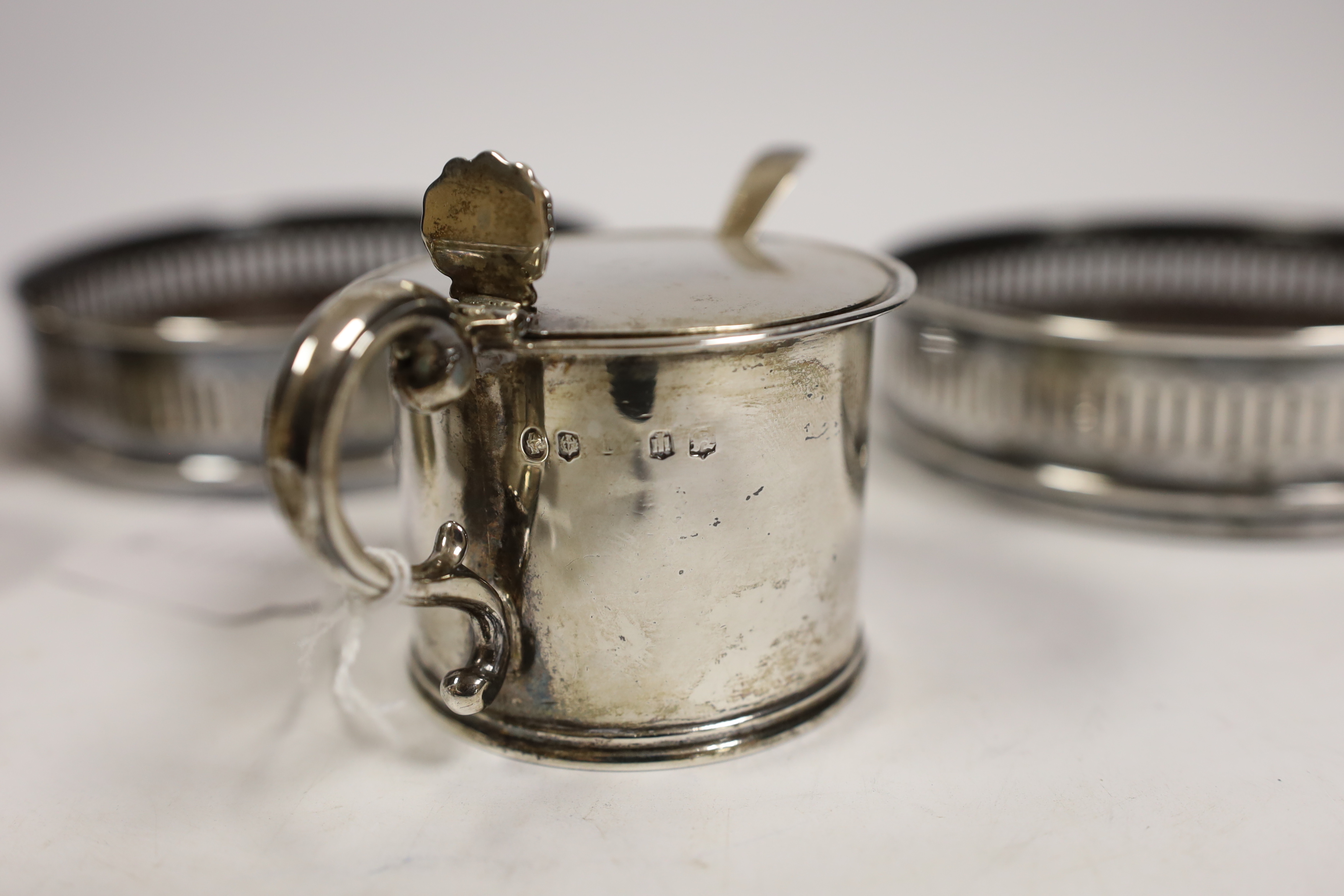 An early Victorian Scottish silver drum mustard, Edinburgh, 1844?, 7cm, two pairs of silver salts including pair by David & Robert Hennell, London, 1766 and a pair of silver plated wine coasters.